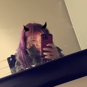 Meet your Posher, Bee